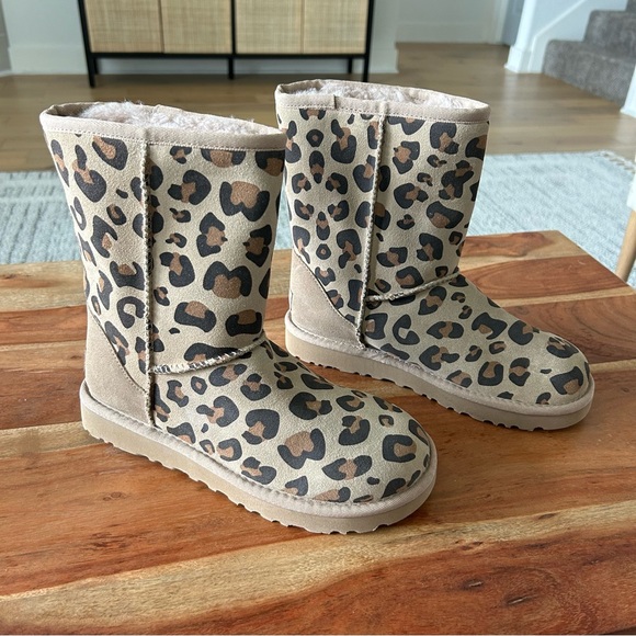 New Ugg Classic Short II Leopard Boots - Picture 3 of 6